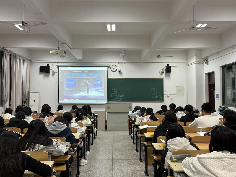 经济管理系组织2025级新生开...