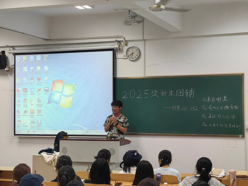 会计系开展2025级新生心理团...