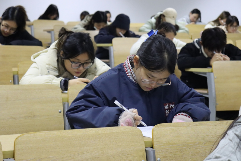 “词霸争锋，决战四六级”———...