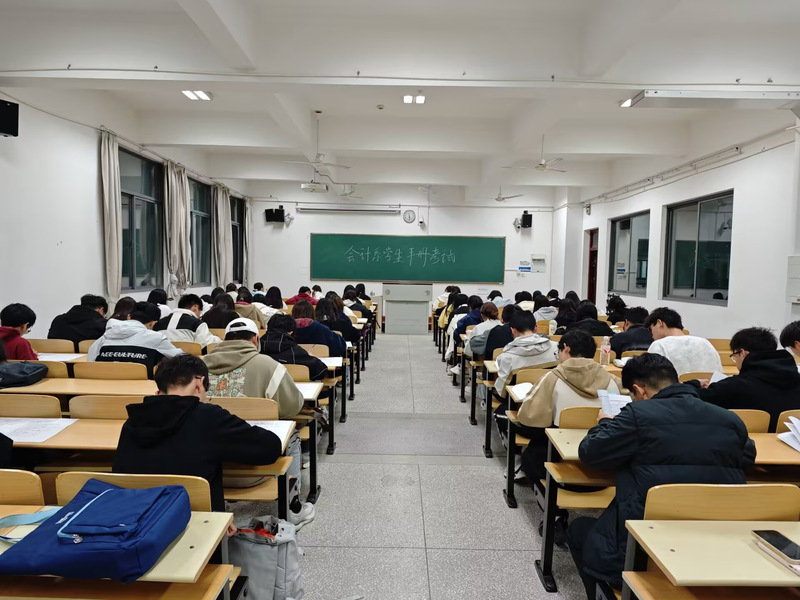 会计系组织2024级新生学生手...