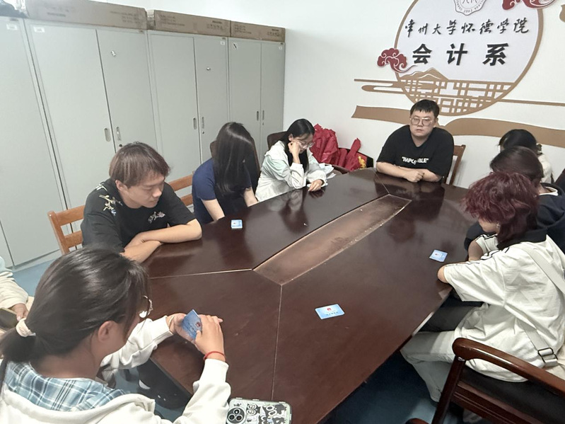 会计系召开学生干部专题座谈会