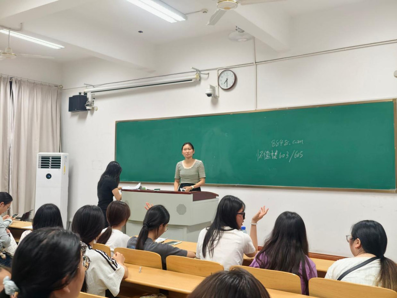 经济管理系召开电子商务专业入学...