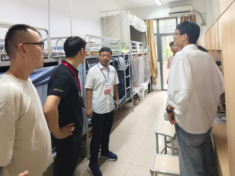 机械与材料工程系走访新生宿舍
